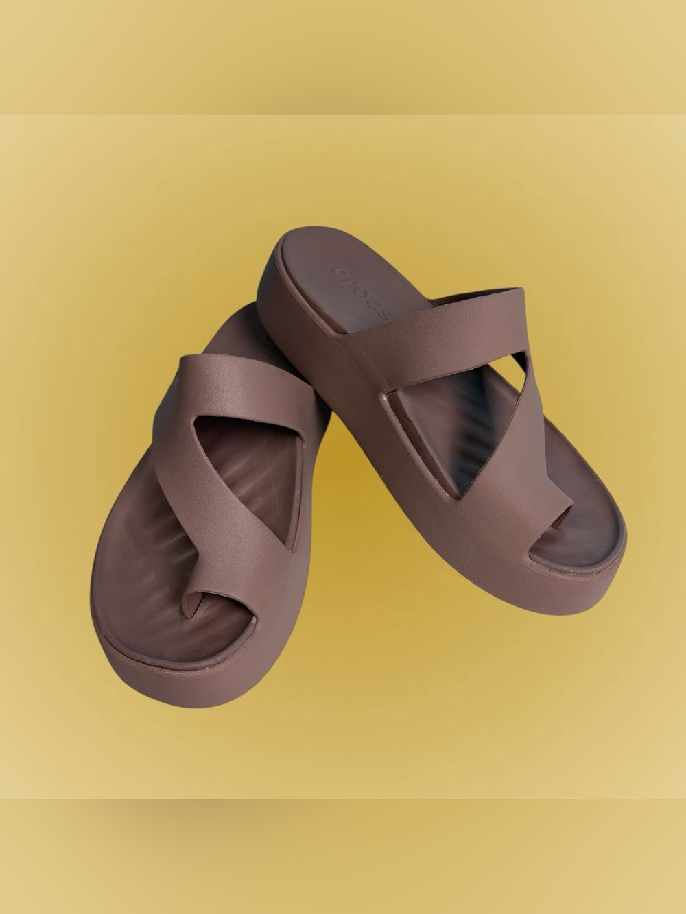 Women's Crocs Getaway Platform Toe Loop - Truffle Sz 5